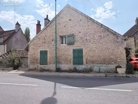 petite maison à armes (58) à rénover entièrement env. 55m2 - 20 000 à débattre