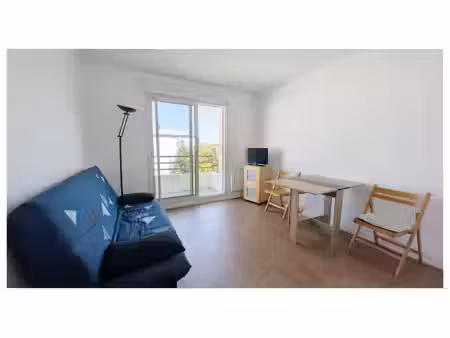exclusivité rare nice caennais et à proximité du centre ville bel appartement de 2 pp