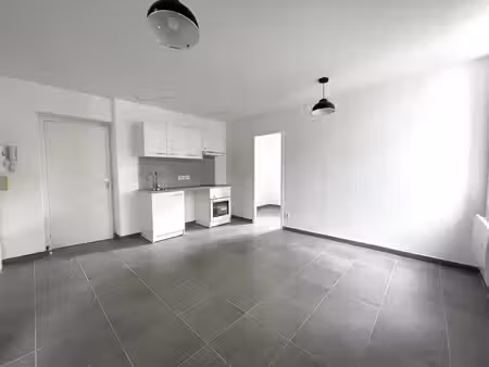 location appartement 3 pièces 40 m² à carmaux (81400)