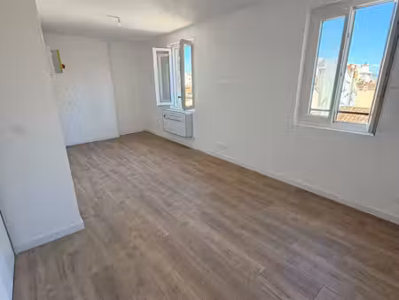 studio meublé neuf – dernier étage – climatisation – belle vue