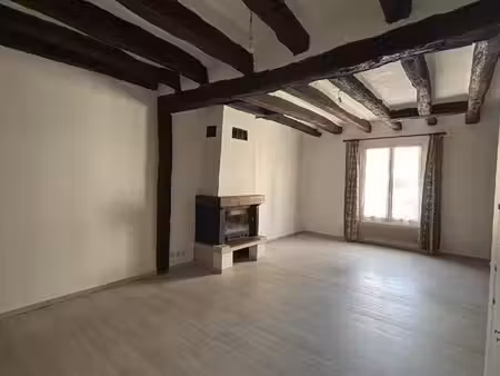t3 de 83 m² avec terrasse de 16m²   1 parking et une cave.