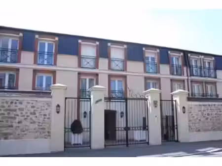 location parking 11 m² à fontainebleau (77300)  100 €
