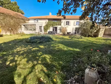 longère poiteviine à proximité de neuville de poitou