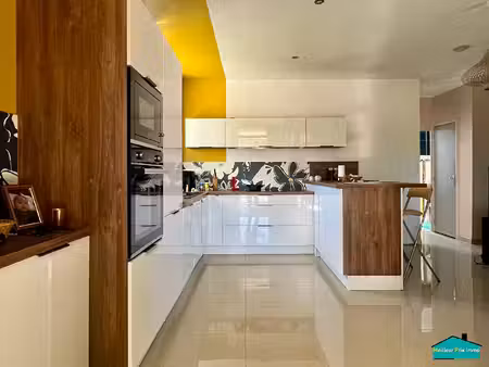maison 3 chambres et des dépendances !