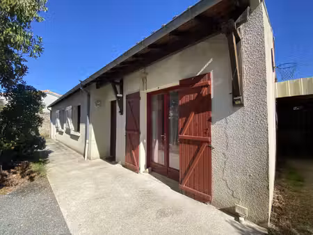 maison dans la campagne entre vallet et tillières