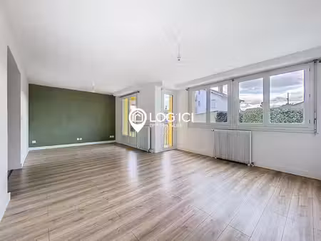 a louer appartement t3 à billère  2 chambres  parking  balco