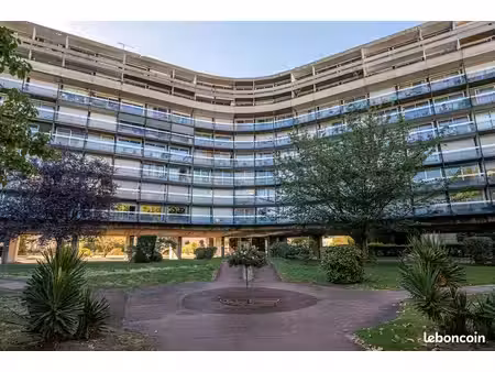 chamalières – carrefour europe – t4 98 5 m² – 3 chambres – 27 m² de balcons – parking priv