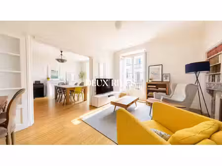 joli t3 de 62m2 traversant avec parquet et cheminée