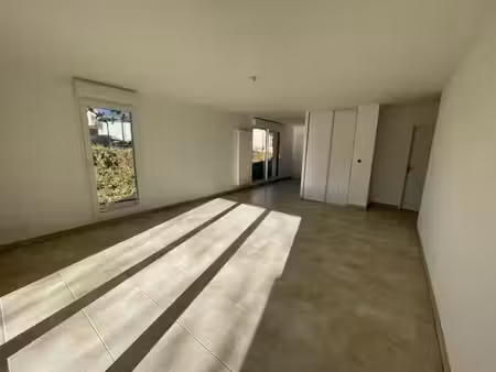 tours nord - t3 récent avec terrasse  jardin et 2 parkings