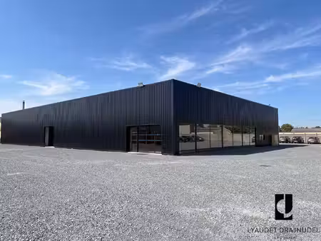 exceptionnel  local commercial / artisanal rénové de 1 200 m² avec showroom & grand parkin