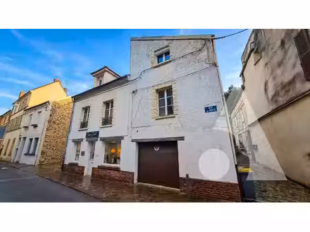 ensemble immobilier comprenant un appartement de 118 m² avec terrasse et garage + un local