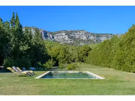 maison de campagne rénovée avec piscine au pied du luberon