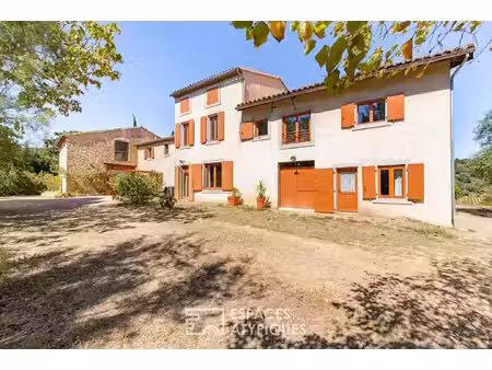 ancien domaine viticole avec gîtes  piscine et 3 hectares proche de limoux