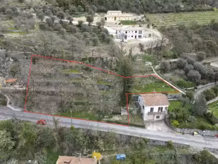 terrain constructible de 1294 m²