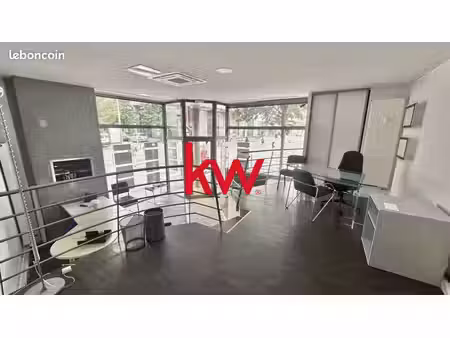 bureaux 77 m²