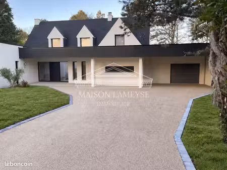 villa 9 pièces 277 m²