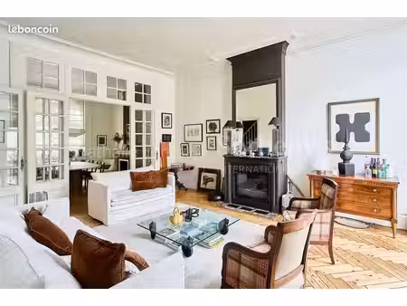 maison 7 pièces 217 m²