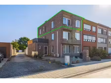 instapklaar 2-slaapkamer appartement met royale garagebox...