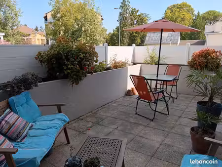 t2 terrasse  piscine  proche fac