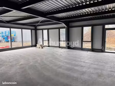 local bureaux 707 m²