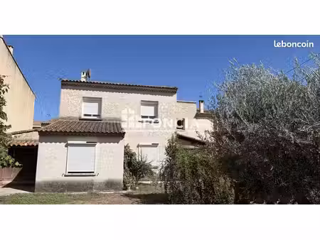 haut de maison de 80 m2 au calme avec 2 places de parking