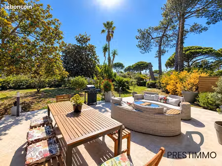 villa 8 pièces 243 m²