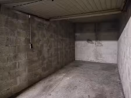 parking/box 1 pièce 13 m²
