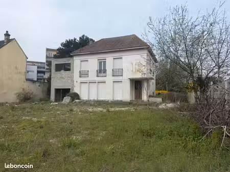 maison 1 pièce 150 m²