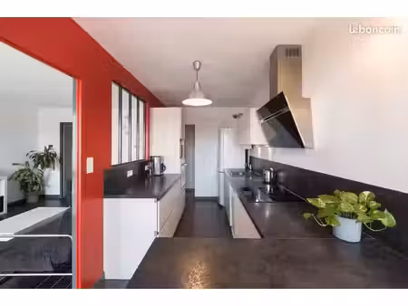 chambre meublée dans t4 de 81m2 avec balcon