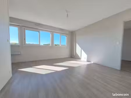 t2 de 52 m² refait à neuf avec belle pièce à vivre – tours sud