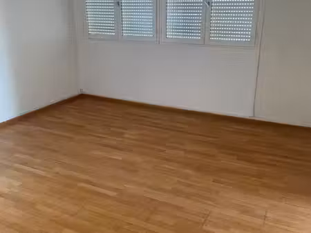 appartement f3 - vue du 11eme étage - terasse fermée