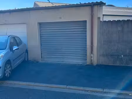 box 16 m2 avec rideau métallique