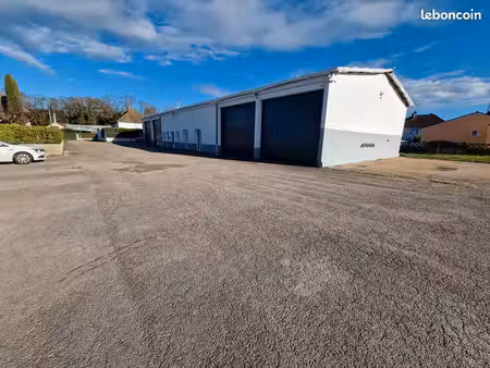 local commercial ou artisanal 133 m² avec grand parking clôturé