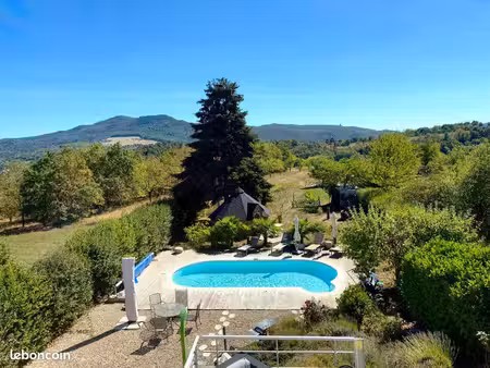 maison avec piscine et vues panoramiques