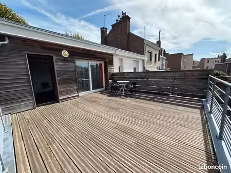 t2 meublé et sa terrasse