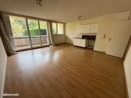 appartement studio a maurepas