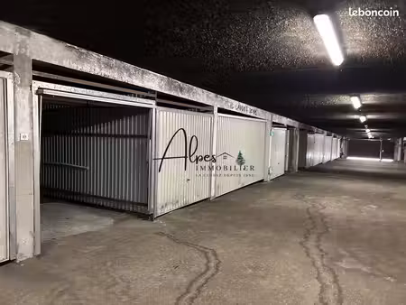 parking/box 11 m² manigod