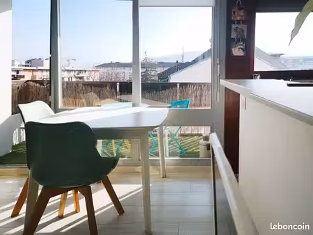 t2 de 40m2 traversant à côté du tram