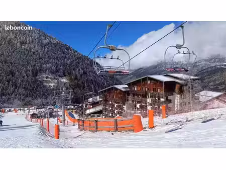 studio plein sud avec terrasse ensoiller aux pieds des piste