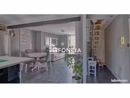 coup de coeur foncia – grand t2 en duplex avec un charme fou + cave en sous-sol