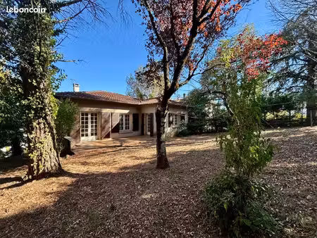 villa 5 pièces 140 m²