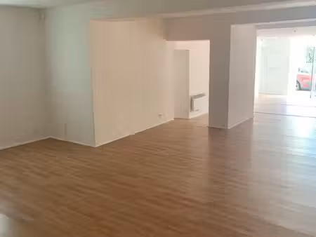 beau local commercial ou professionnel