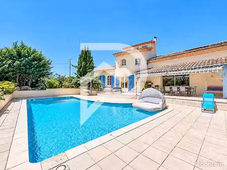 propriété 7 pièces 220 m²