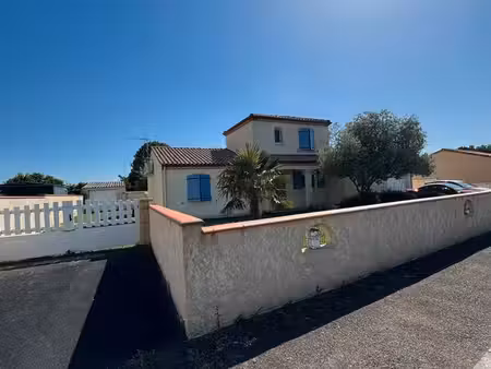 maison 135 m2 - terrain 850 m2 - piscine 8x4 au sel- 2 garages- dpe b