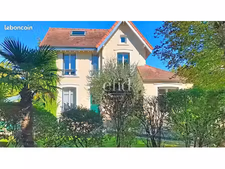 maison 8 pièces 220 m²