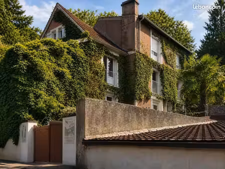 maison 9 pièces 250 m²