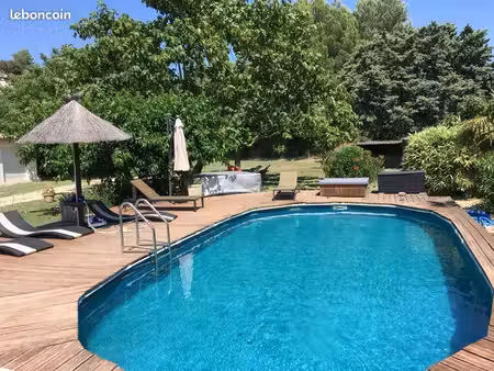 mérindol – propriété de charme de 225 m² – 6 chambres – piscine – spa – terrain arboré de 