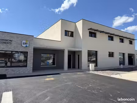 local commercial carpentras château durbesson