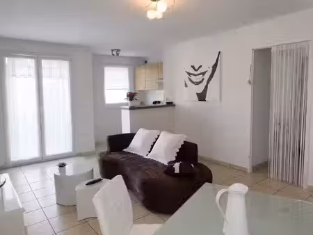 appartement t2 de 43 m2 avec jardin + 1 parking