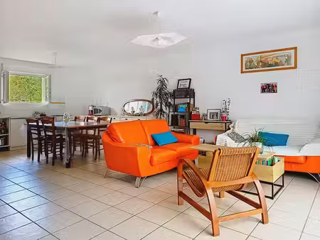 hénon – maison lumineuse avec deux chambres  garage et jardin